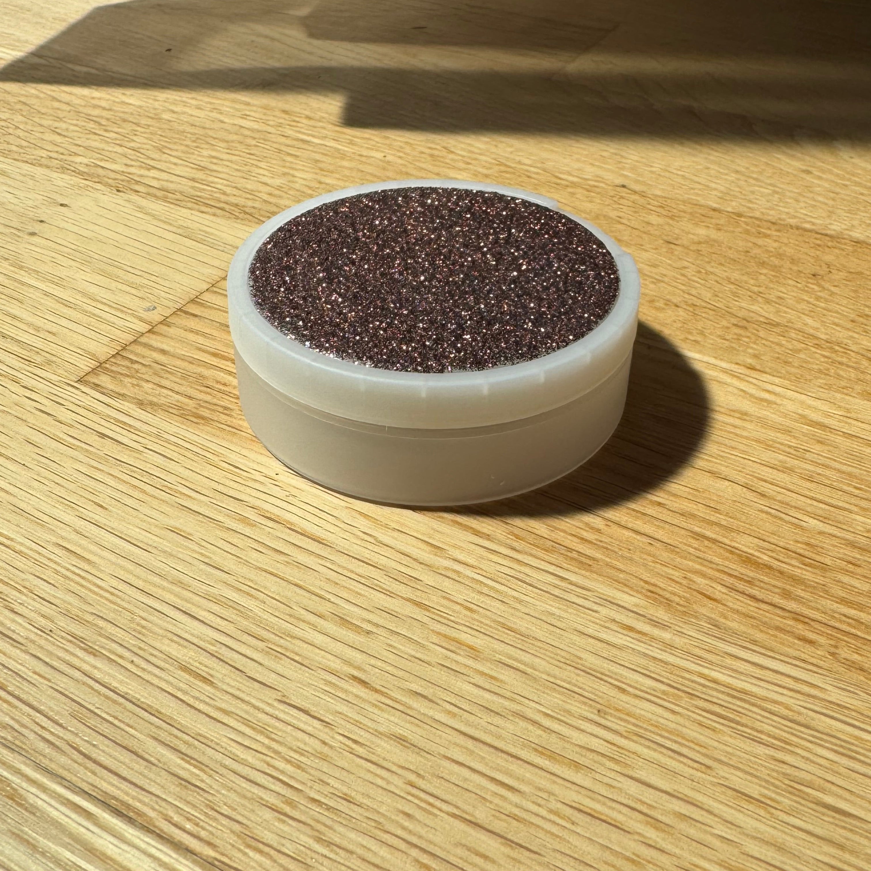 Glitter Pouch Dose – Braun